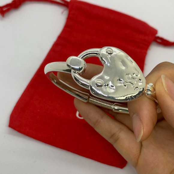 UNO de 50 Bracelet - Heart Lock Hinged Bracelet Silver-Plated Heart Bead - Picture 8 of 9